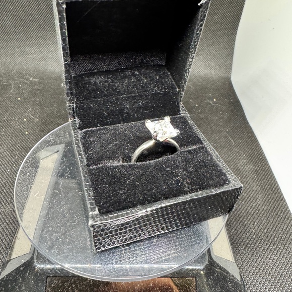 2 carat princess cut diamond ring - Picture 6 of 7